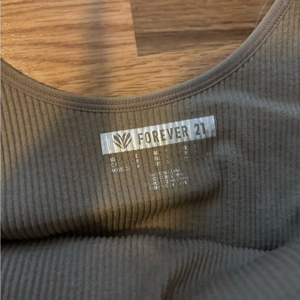 Spring top bundle 🫶 - Picture 4 of 5